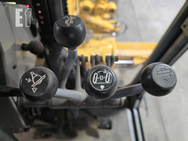 2022-caterpillar-140-image-19
