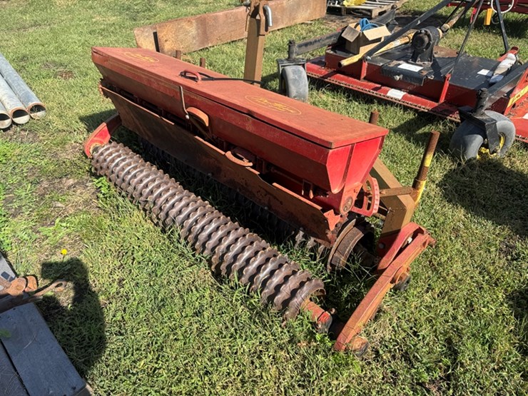 brillion-iron-works-ss-60-01-3-point-cultipacker-seeder-image-3