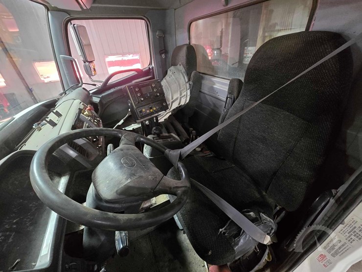 2010-hino-338-image-9
