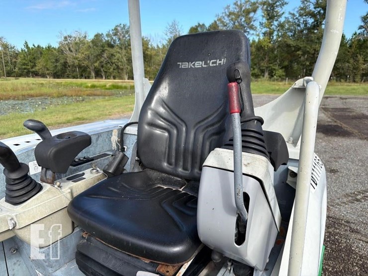 2018-takeuchi-tb230-image-26