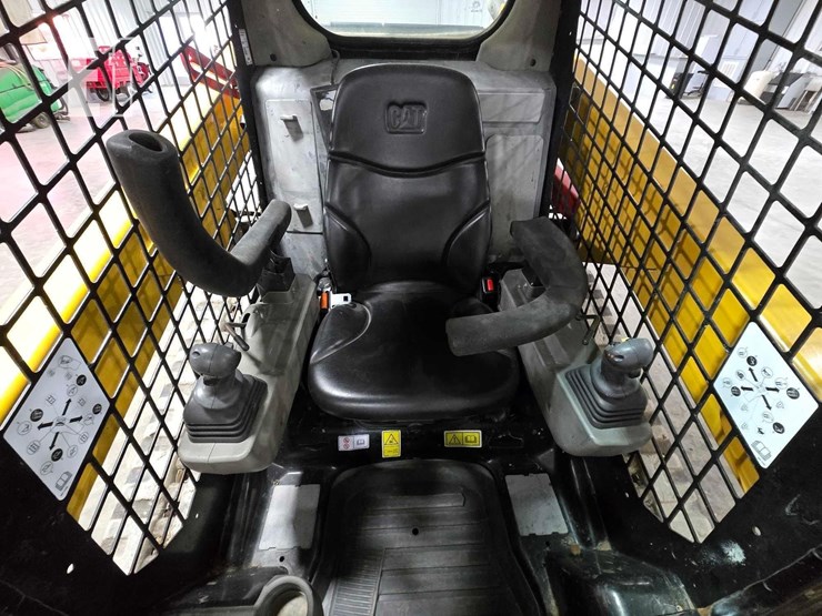 2021-caterpillar-259d3-image-14
