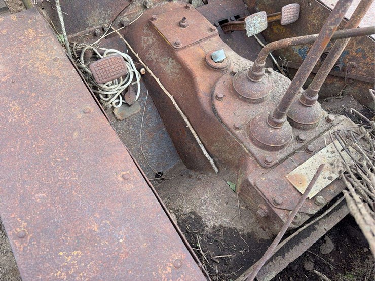 caterpillar-ten-image-34