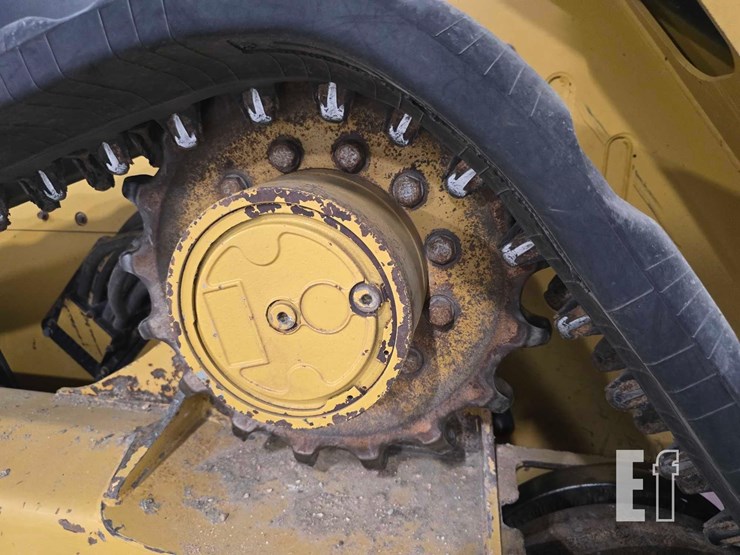 2021-caterpillar-299d3-image-28
