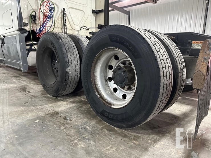 2017-freightliner-cascadia-125-image-30