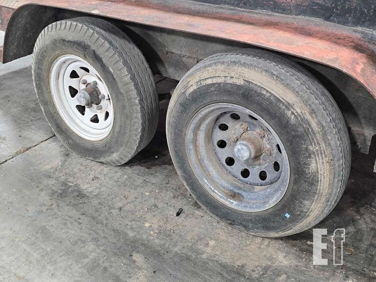 14-foot-tandem-axle-flatbed-utility-/-equipment-tr-image-17