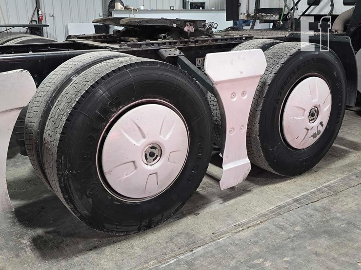 2019-kenworth-t680-image-25