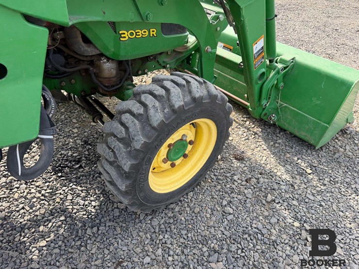 2014-john-deere-3039r-tractor-w/h165-loader-image-34