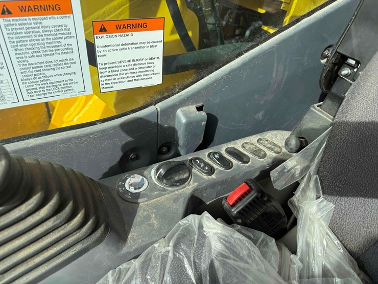 2021-komatsu-pc170lc-11-excavator-image-49