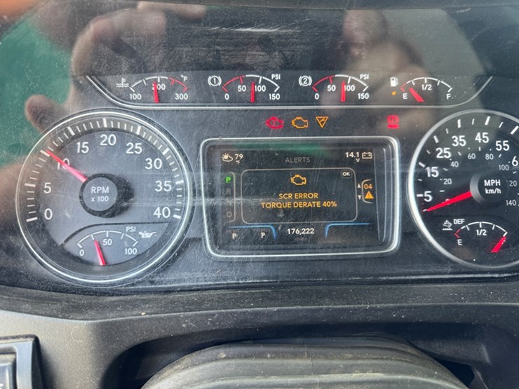 2023-international-mv607-sba-medium-duty-flatbed-rollback---176,222-miles-showing-image-9