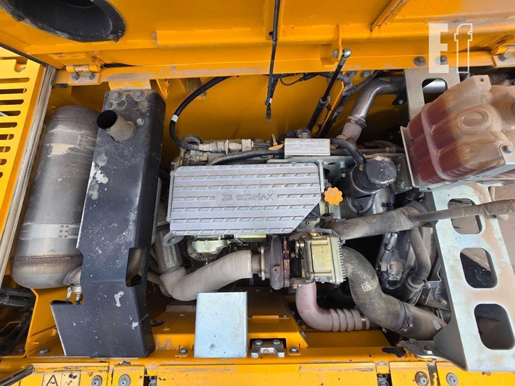 2023-jcb-220x-lc-image-22