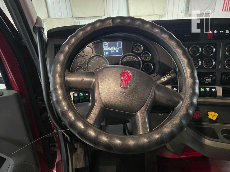 2020-kenworth-t680-image-10