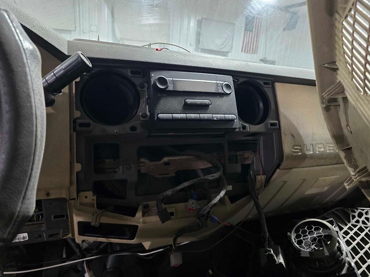 2010-ford-f550-image-13
