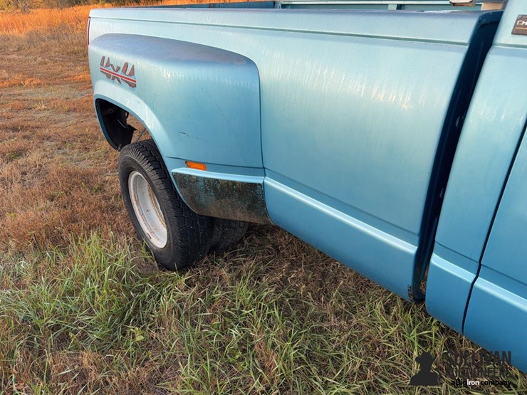 1993-chevrolet-k3500-4x4-pickup-image-19