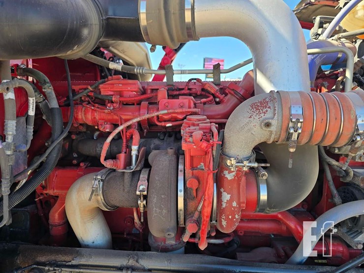 2014-peterbilt-388-image-38