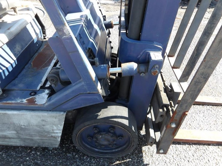komatsu-fg25st-11-forklift-image-9