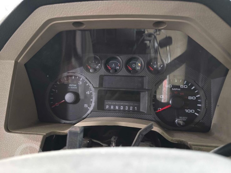 2010-ford-f550-image-12