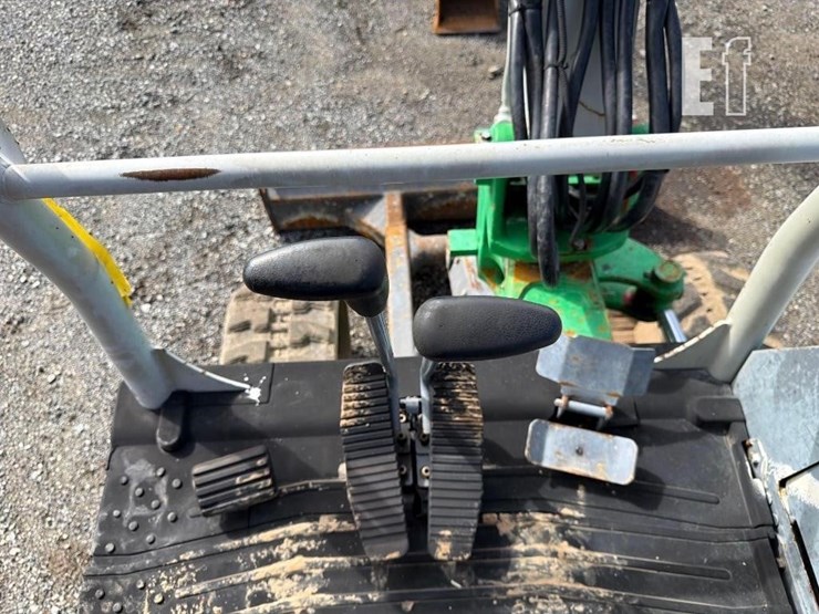 2018-takeuchi-tb230-image-27