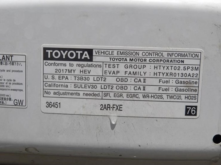 2017-toyota-rav4-xle-image-10