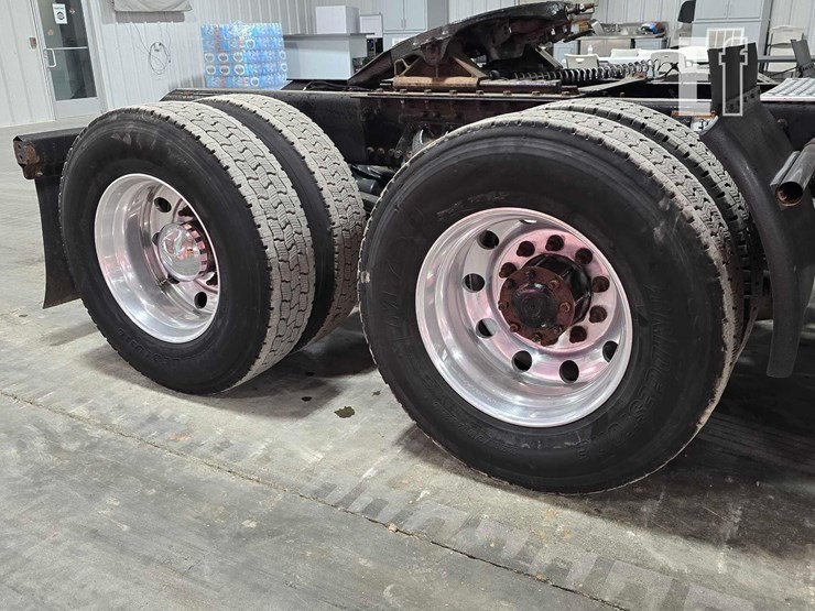 2020-kenworth-t680-image-25