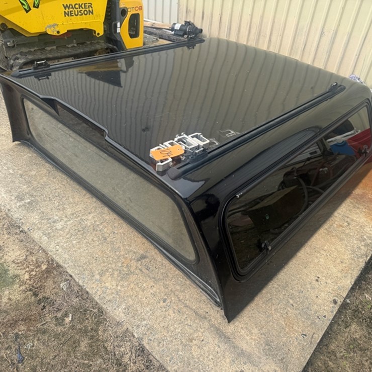 PICKUP CAMPER SHELL