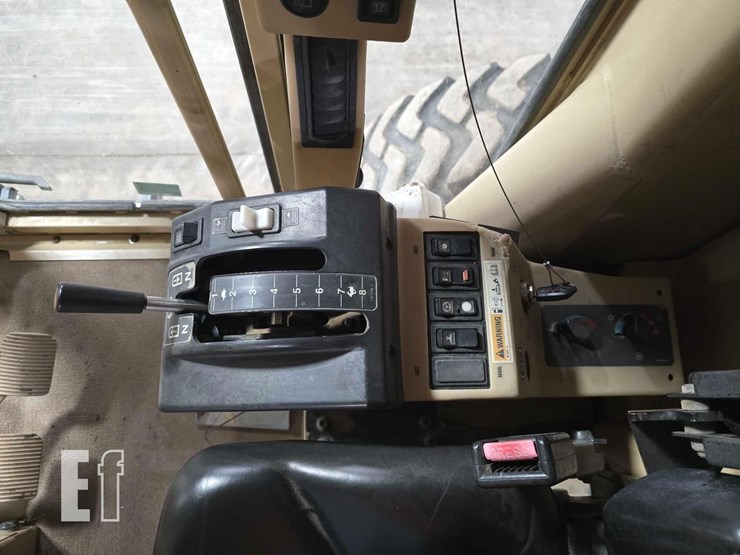 2004-caterpillar-143h-image-22