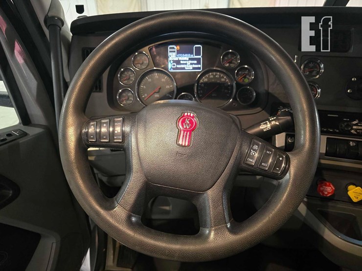 2020-kenworth-t680-image-10