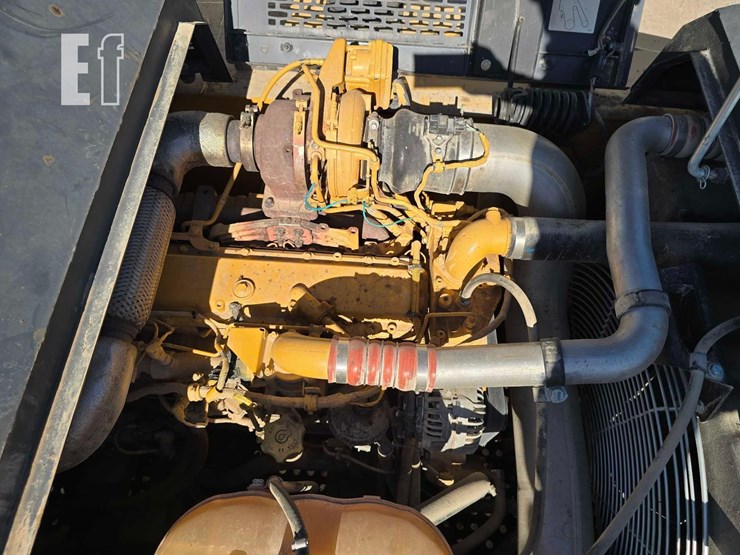 2022-deere-210g-lc-image-36