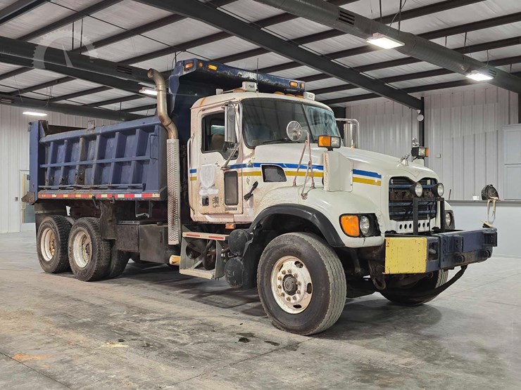 2005-mack-granite-cv713-image-2