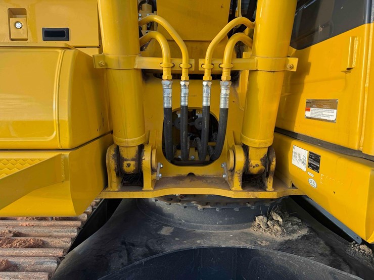 2021-komatsu-pc170lc-11-excavator-image-11