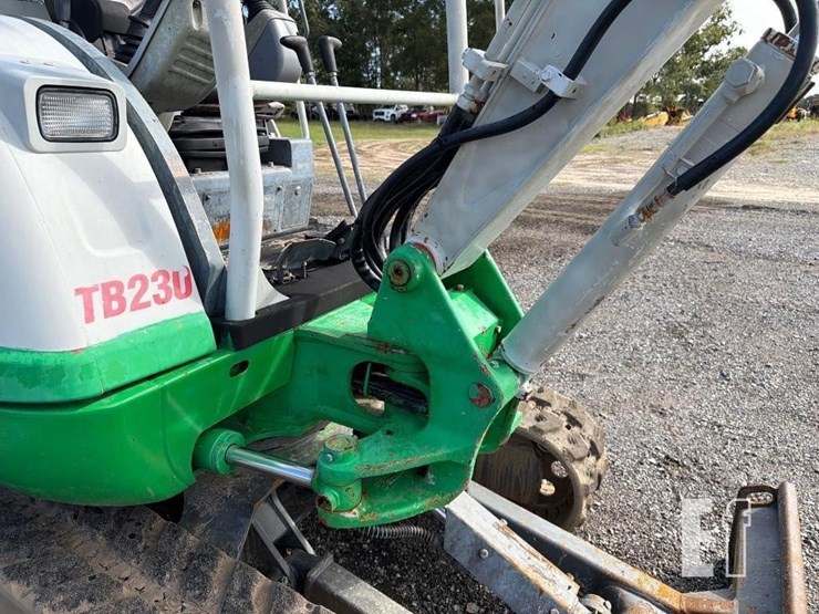2018-takeuchi-tb230-image-19