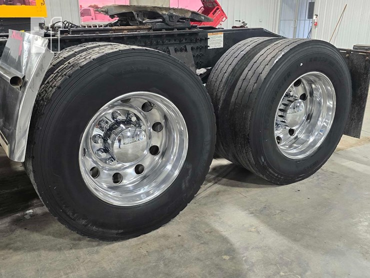 2020-mack-granite-64bt-image-19