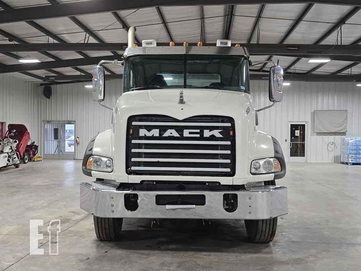 2020-mack-granite-64bt-image-7