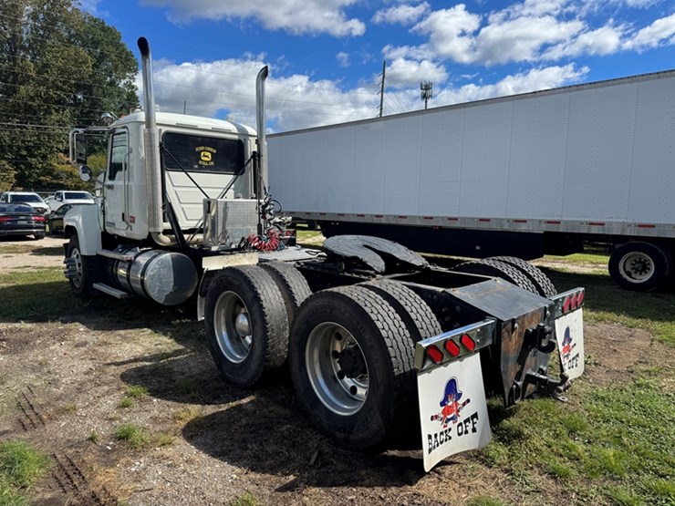 2013-mack-chu613-day-cab-semi-w/-wet-kit-445-hp-mack-mp8---13-spd-manual-trans-294,630-miles-showing-image-4