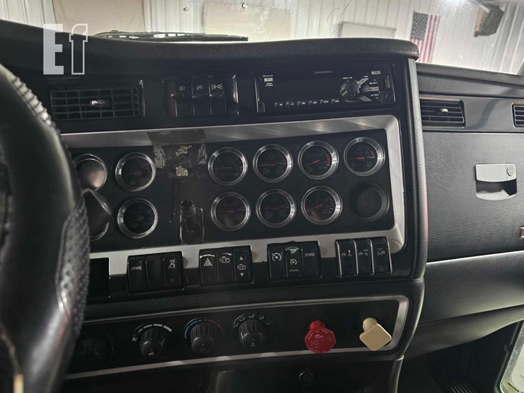 2012-kenworth-t800-image-14
