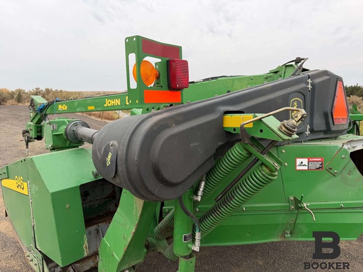 john-deere-moco-946-pull-type-swather-image-27