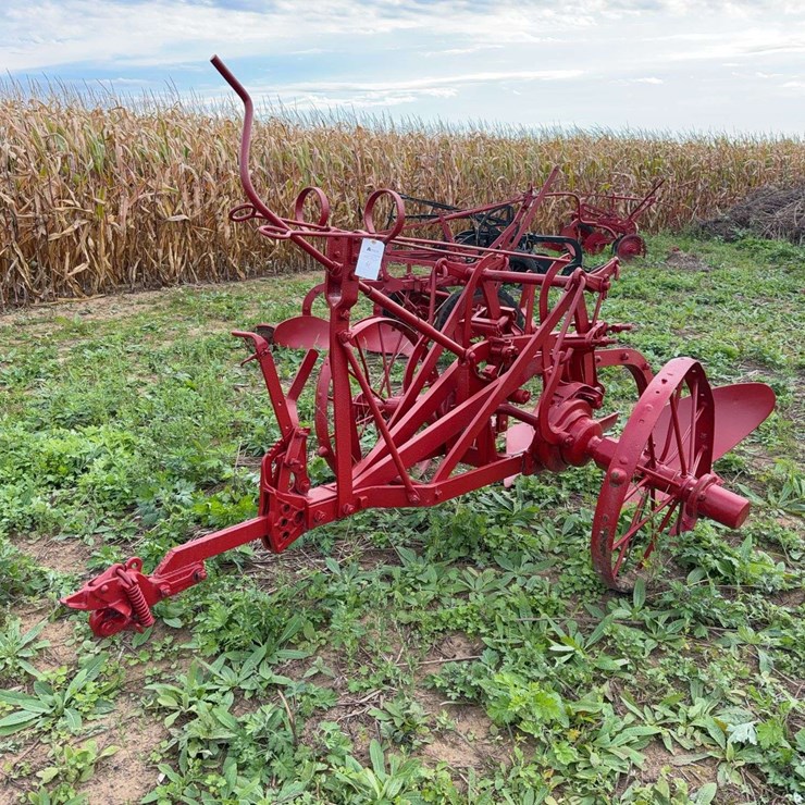 Oliver No. 21 2 Way Plow