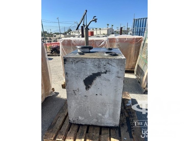 55-gallon-product-tank-w/hand-pump-image-3