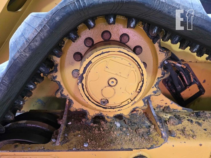 2021-caterpillar-299d3-image-34