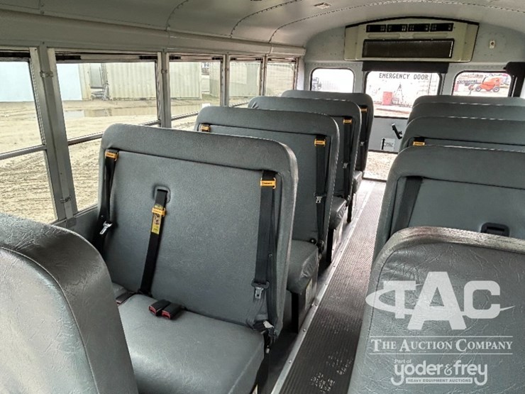 2010-chevrolet-express-3500-image-14