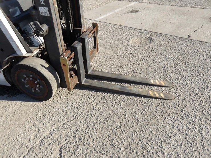 2017-unicarriers-mcp1f2a25lv-forklift-image-7