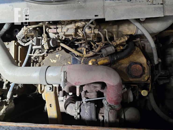 2016-caterpillar-ap-600f-image-31