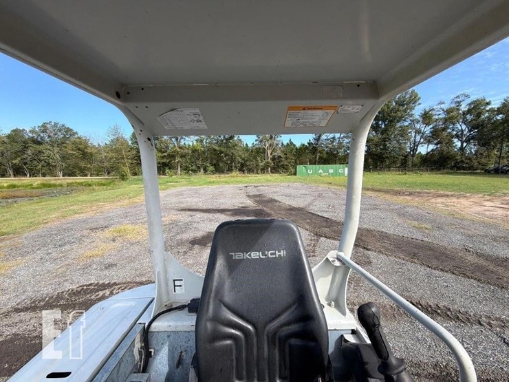2018-takeuchi-tb230-image-34