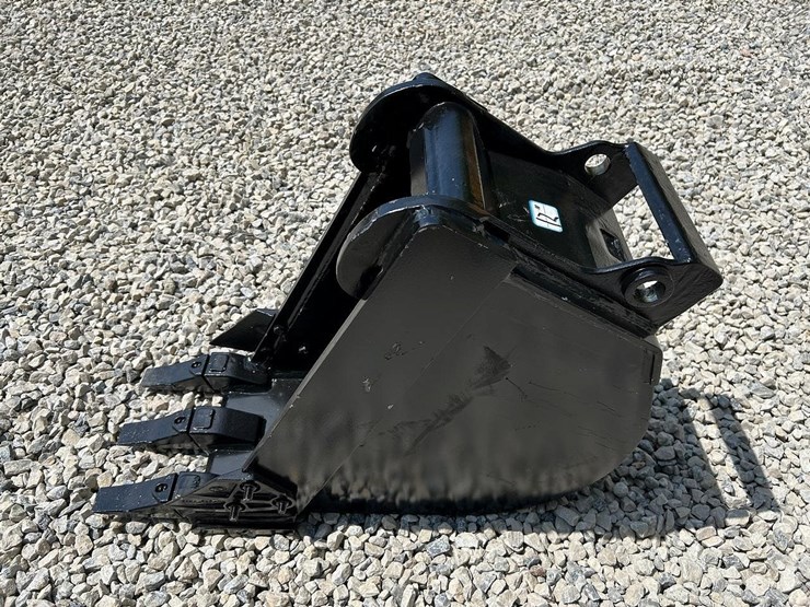 12"-x-change-bucket-for-a-bobcat-excavator-image-8