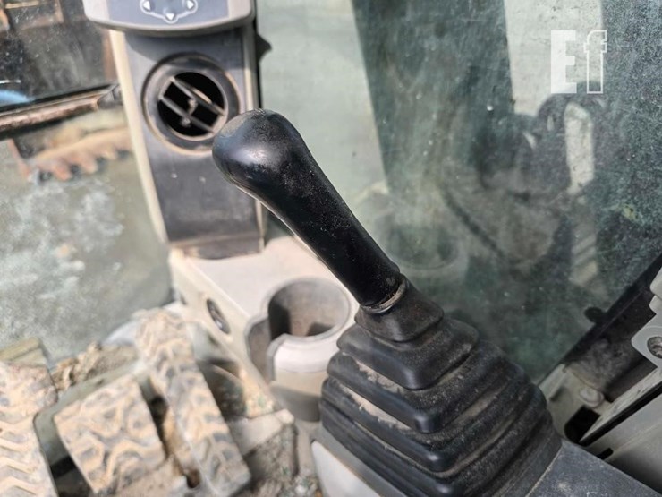 2014-caterpillar-320el-image-17