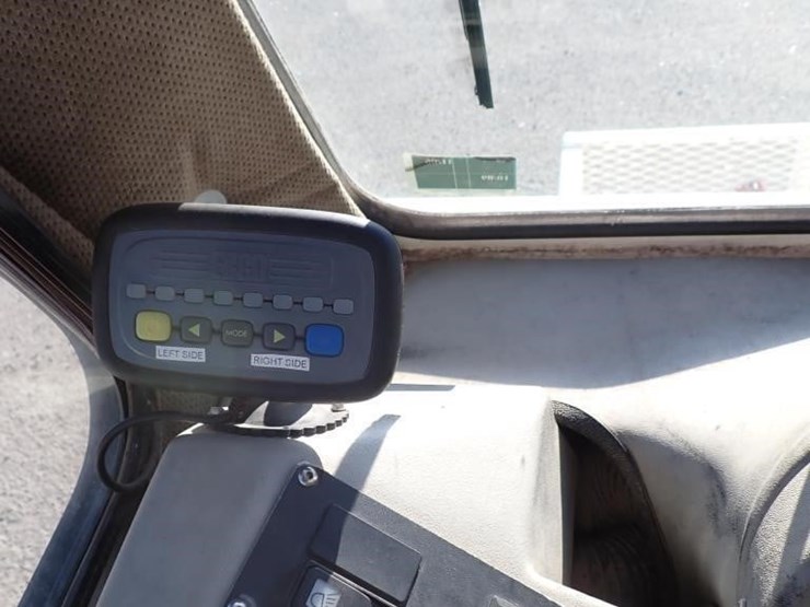 2014-global-m4-street-sweeper-truck-image-24
