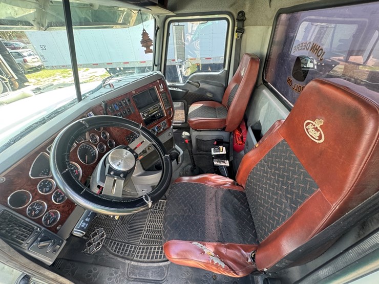 2013-mack-chu613-day-cab-semi-w/-wet-kit-445-hp-mack-mp8---13-spd-manual-trans-294,630-miles-showing-image-6