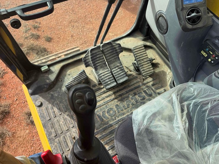 2021-komatsu-pc170lc-11-excavator-image-41