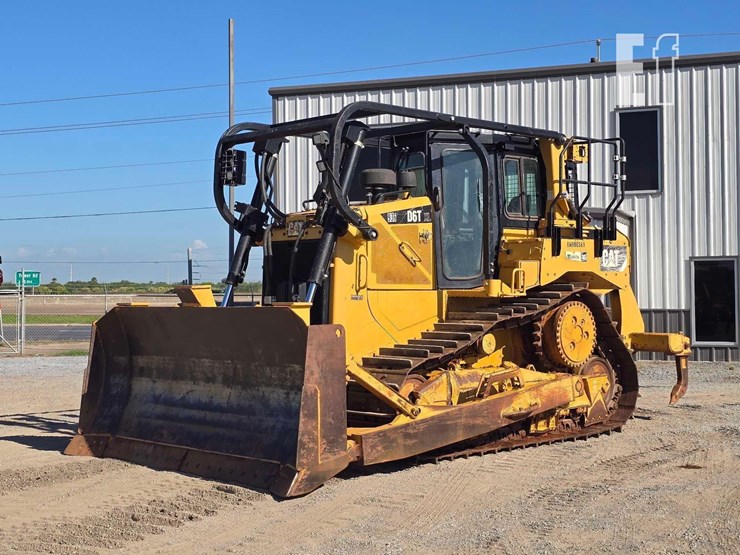 2016-caterpillar-d6t-xl-image-1