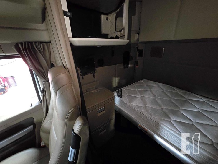 2020-kenworth-t680-image-17