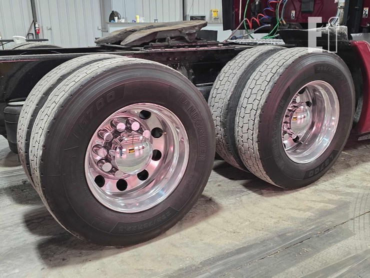 2020-kenworth-t680-image-25